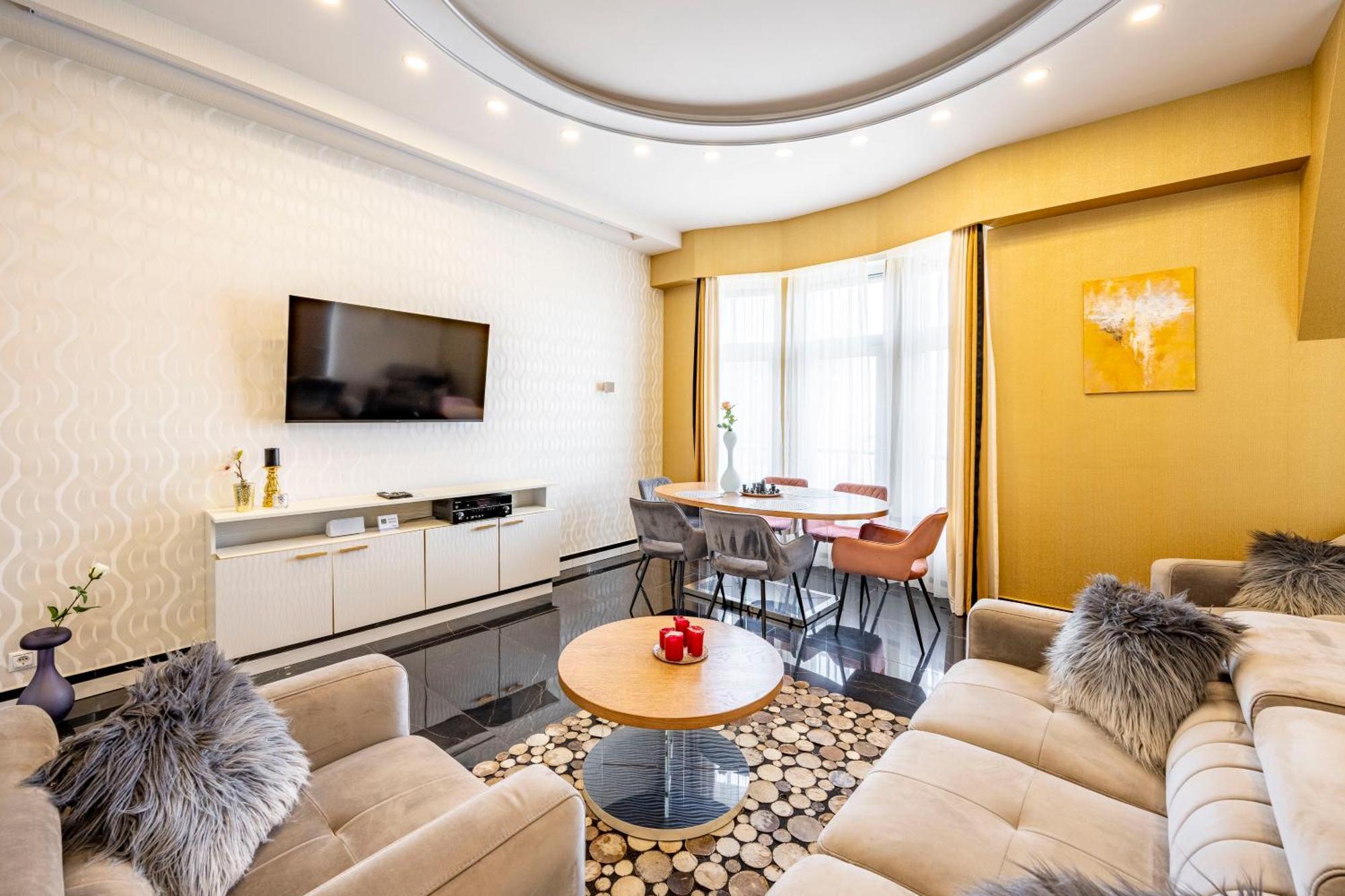 Luxury Royal By Prestige Homes Apartment